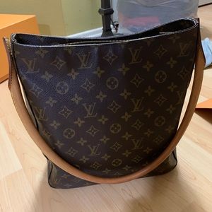 Authentic Louis Vuitton Shoulder bag w dustbag.